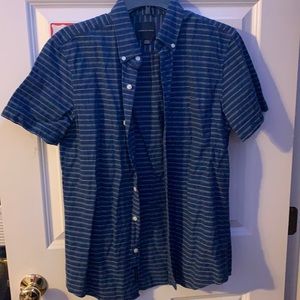 American Eagle short sleeve button down